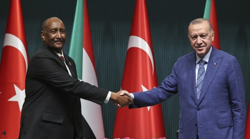 غوتيريش يقبل استقالة مبعوثه إلى السودان وأردوغان يلتقي البرهان بأنقرة